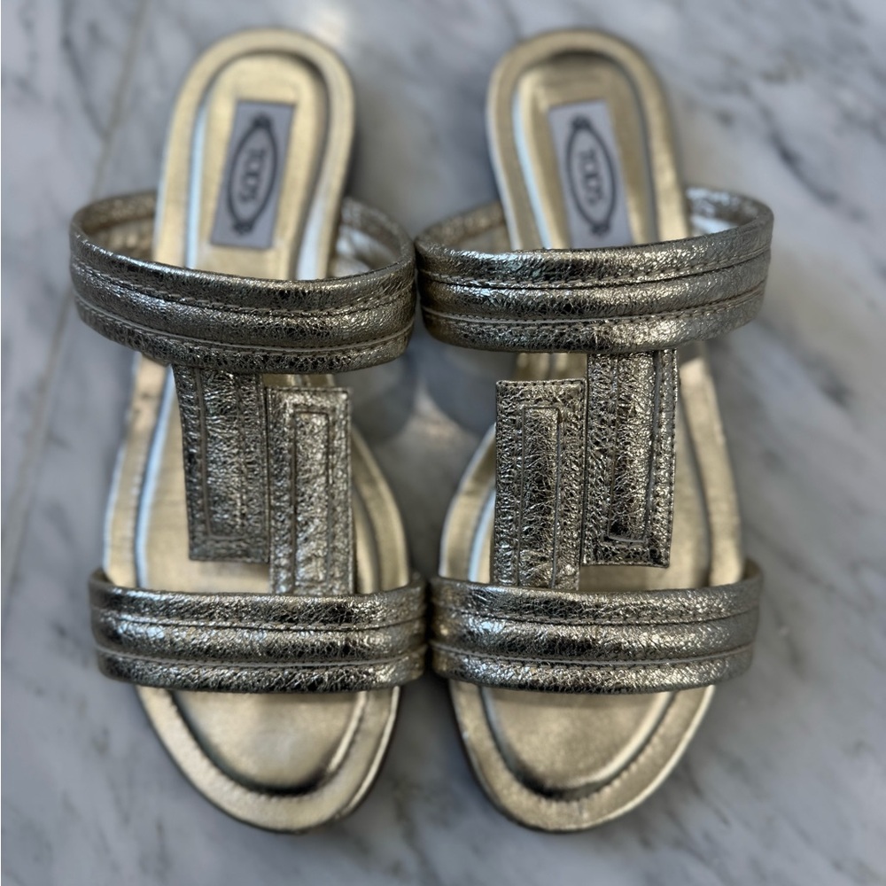 TOD’S Double T Gold Sandals
Size 37.5
Excellent Condition